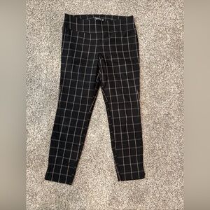 New York & Company 7th Avenue Pull On Skinny Ankle Trousers Black Pink Checker M